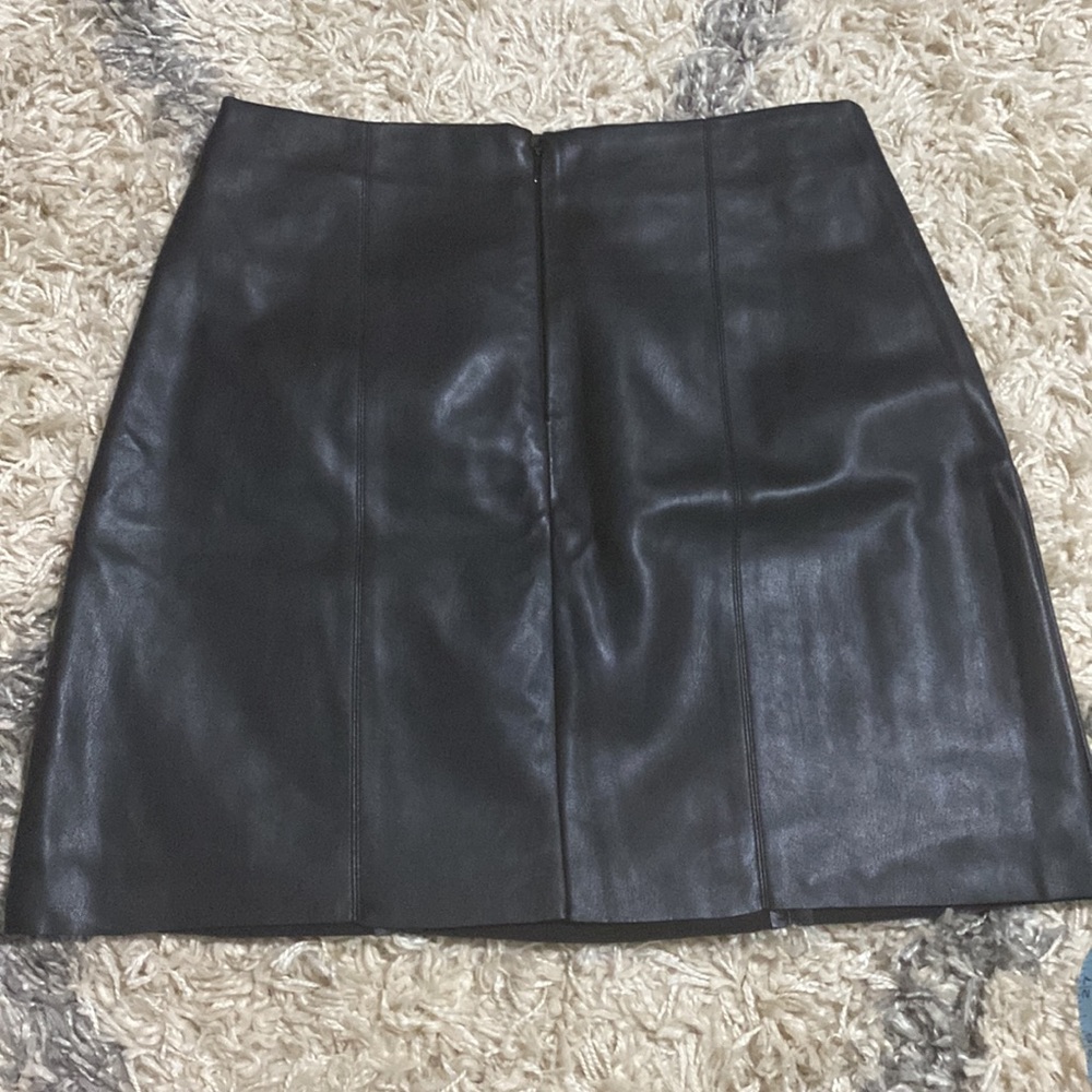 Faux leather mini skirt - Picture 6 of 10